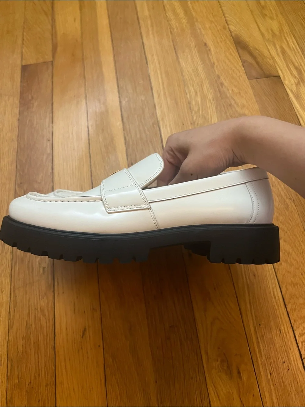 Tory Burch Classic Leather Lug Loafer In White And Gold Size: 7